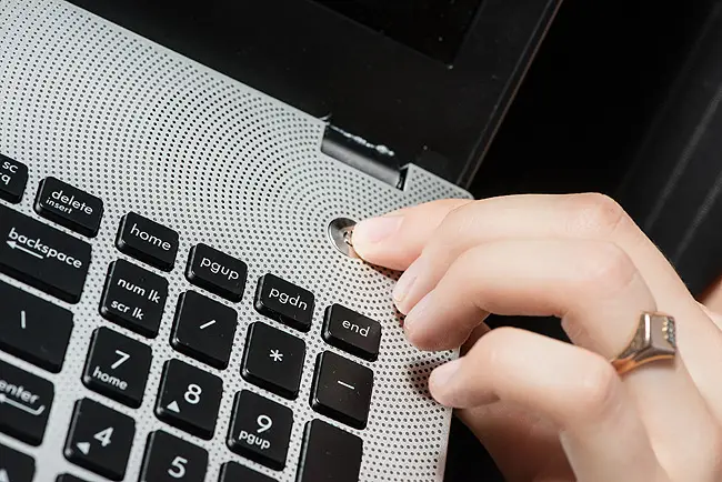 Не включается нoутбук в Клине